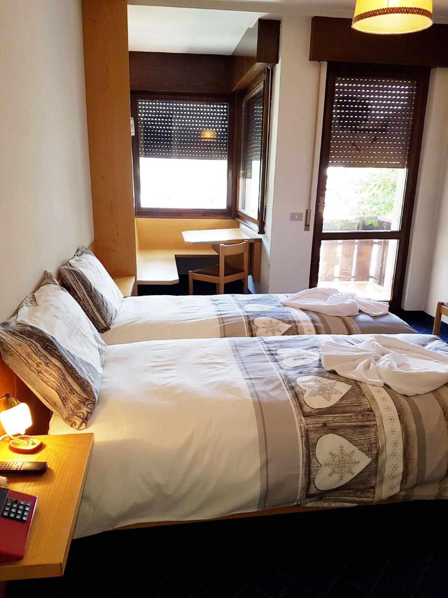 Albergo Posta Colle Santa Lucia Habitación foto